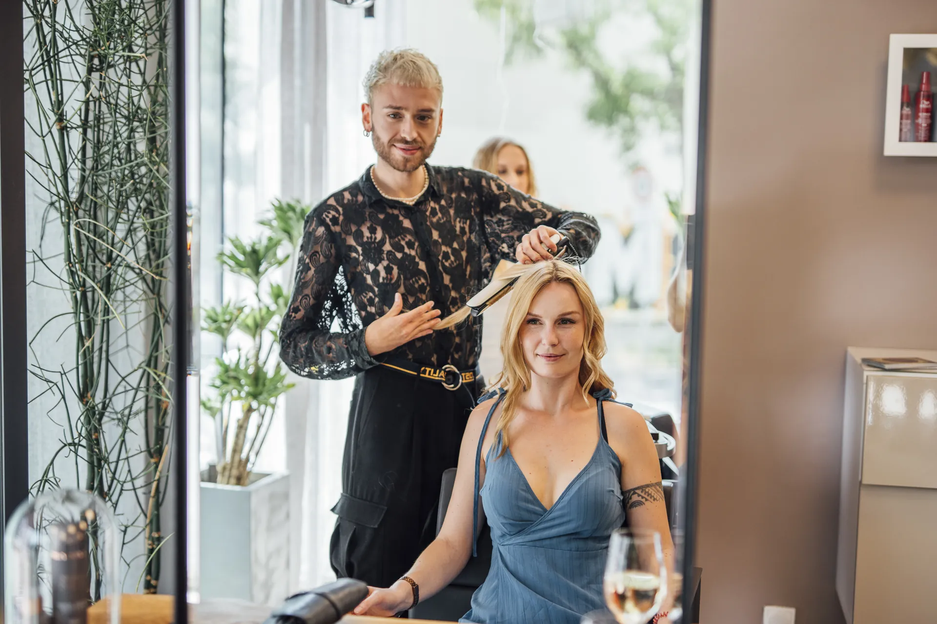 Stylist bei der Arbeit im STUDIO aka WESTER
